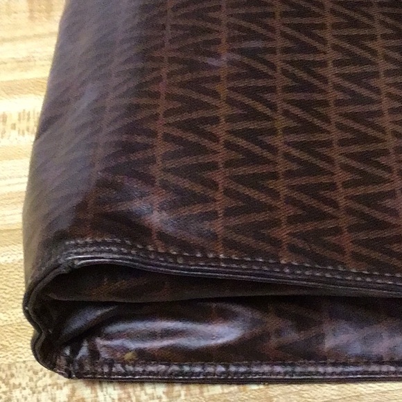 Mario Valentino Clutch